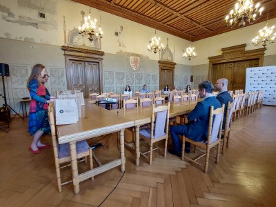 Widok na salę 307 wraz z zaproszonymi na rozstrzygnięcie konkursu na najlepszą prace dyplomową . Kliknij, aby powiększyć zdjęcie.